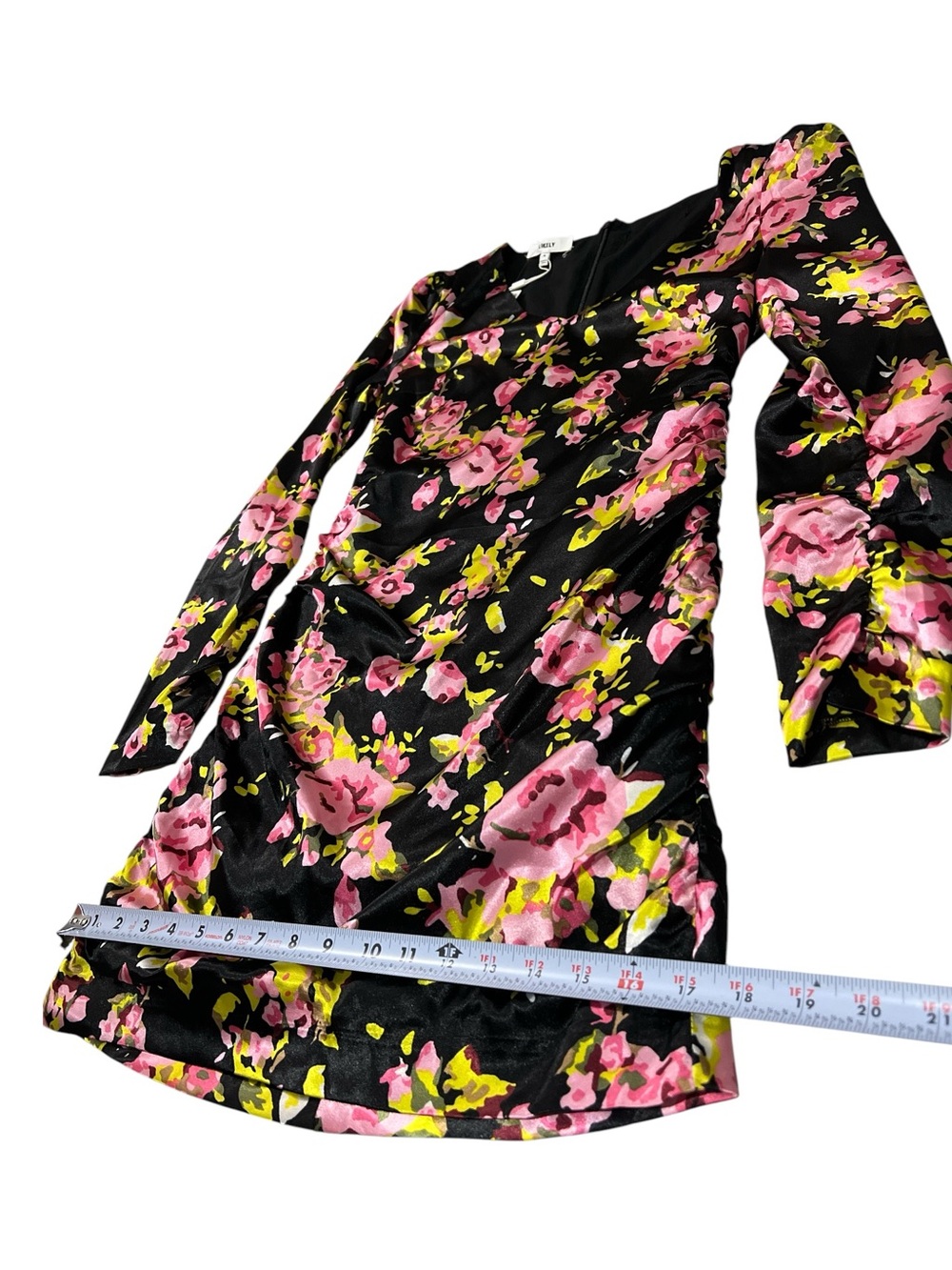 LIKELY Gabriella Dress Size 4 Black Pink Floral Long Sleeve Ruched V-Neck NWT - Picture 5 of 11